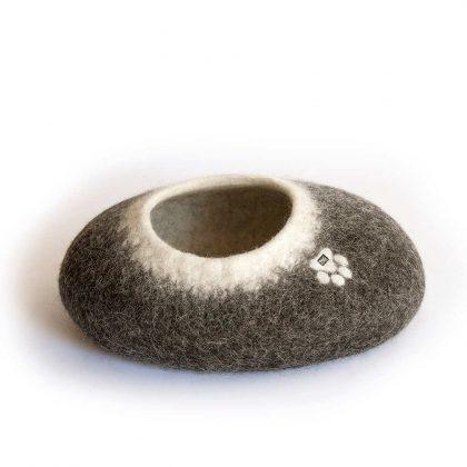 Felt Cat Bed Pebble Top entrance Black white by Wooppers -c