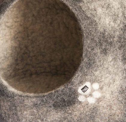 Igloo cat cave grey with white shades by Wooppers_ detail