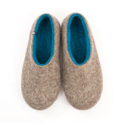 Παντόφλες ανδρικές σπιτιού Wooppers σε φυσικό μαλλί με μπλε αζούρ στο εσωτερικό-α