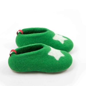 Kids house slippers, green with white STAR, from the Wooppers Kids slippers collection -b #kids #house #slippers