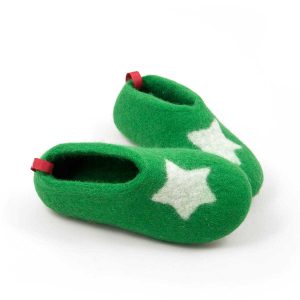 Kids house slippers, green with white STAR, from the Wooppers Kids slippers collection -c #kids #house #slippers