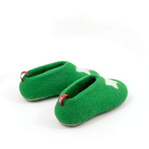 Kids house slippers, green with white STAR, from the Wooppers Kids slippers collection -e #kids #house #slippers