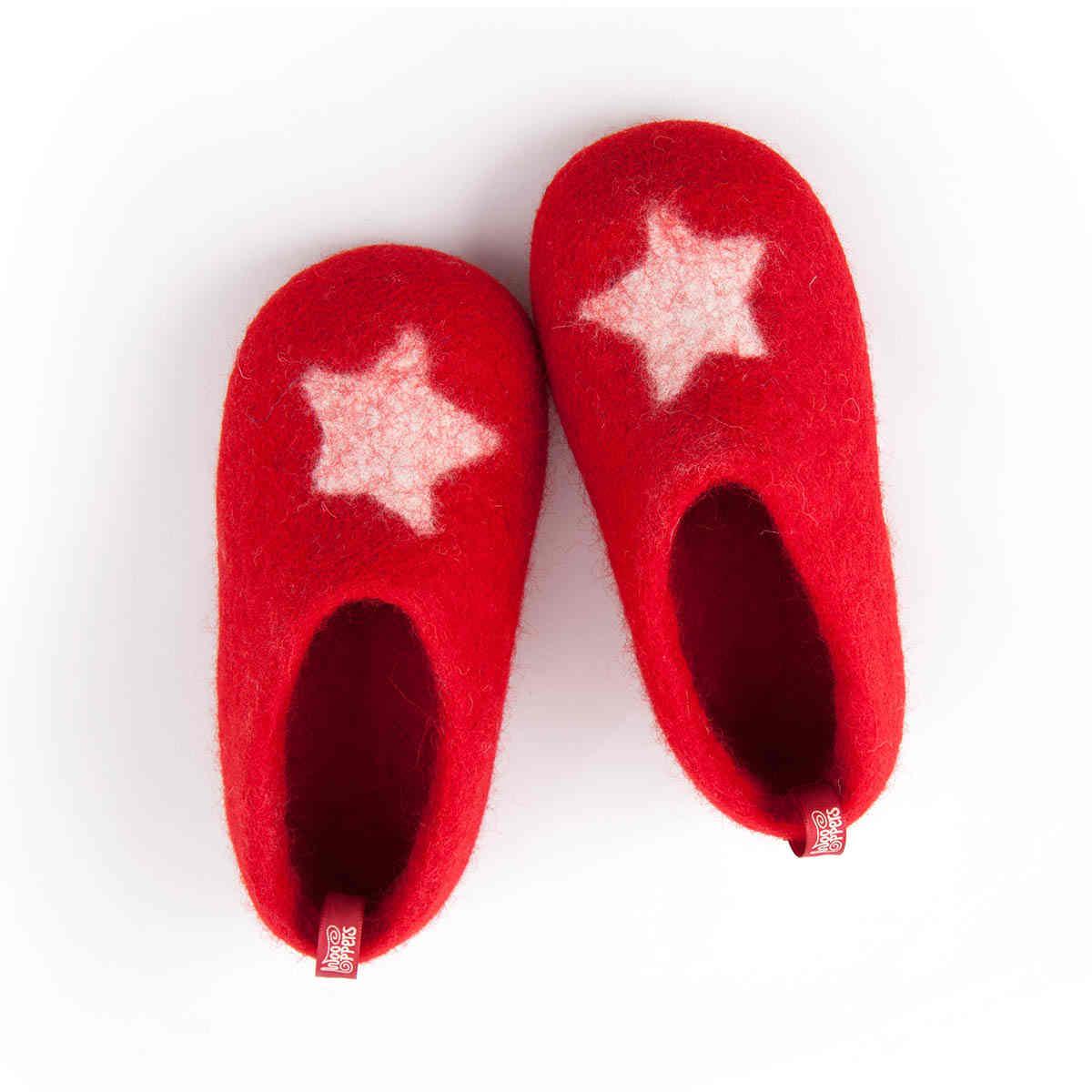 Kids red slippers – STAR red