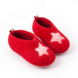 Kids red slippers from the Wooppers STAR collection c