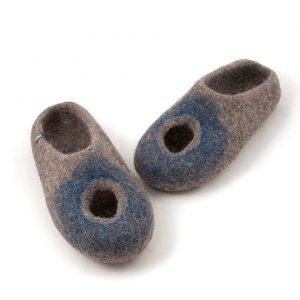 Felt summer slippers for men in grey and blue, "OMICRON' collection by Wooppers -b
