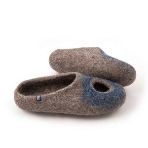 Felt summer slippers for men in grey and blue, "OMICRON' collection by Wooppers -e