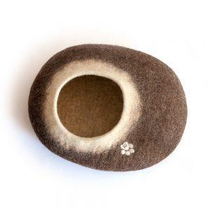 Cat Bed Pebble top entrance Brown white top view