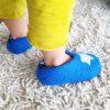 Kid wearing Boys felt slippers in blue with white star by Wooppers