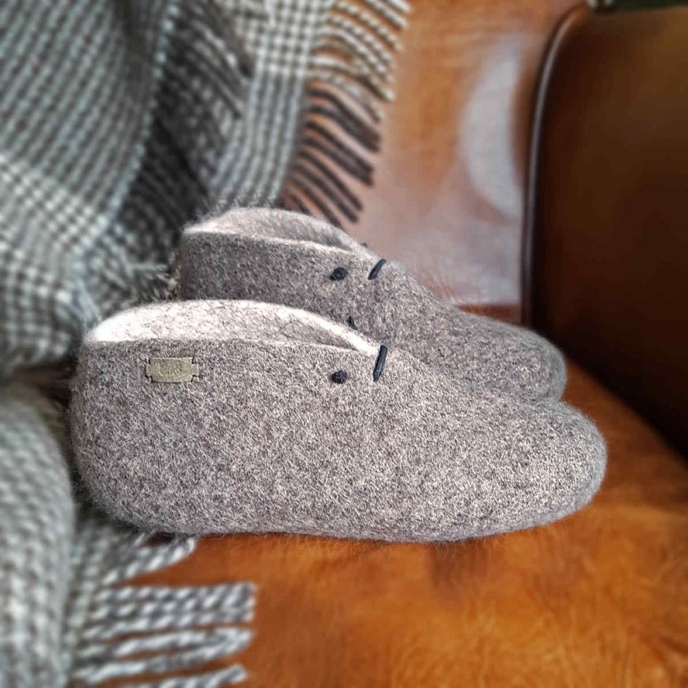 μποτάκια σπιτιού από μαλλί γκρι λευκό BOOTIES της Wooppers-bb
