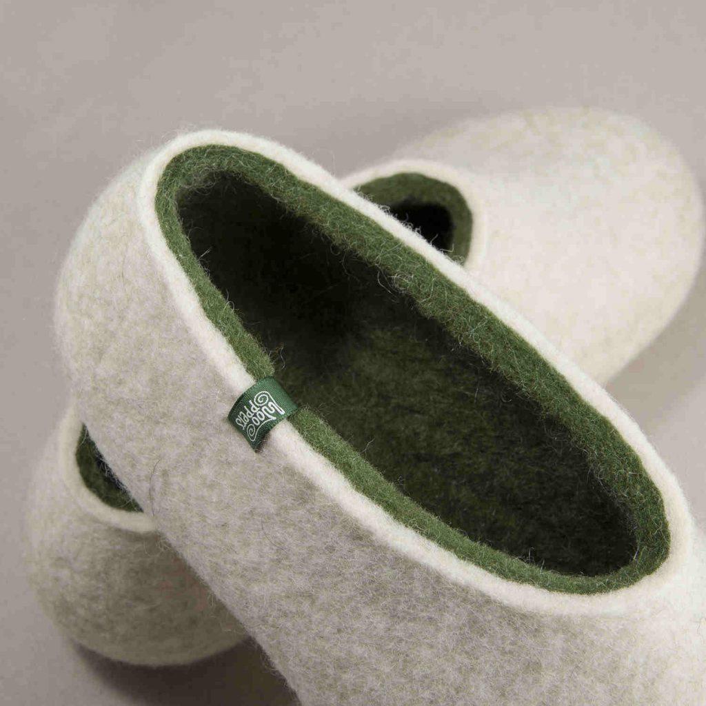 Flat slippers ARIA white & olive green -detail