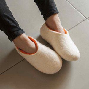 ARIA White felt slippers with orange on feet