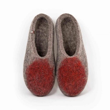 Wool mule slippers in grey and orange organic wool from the SOLO Wooppers collection -b