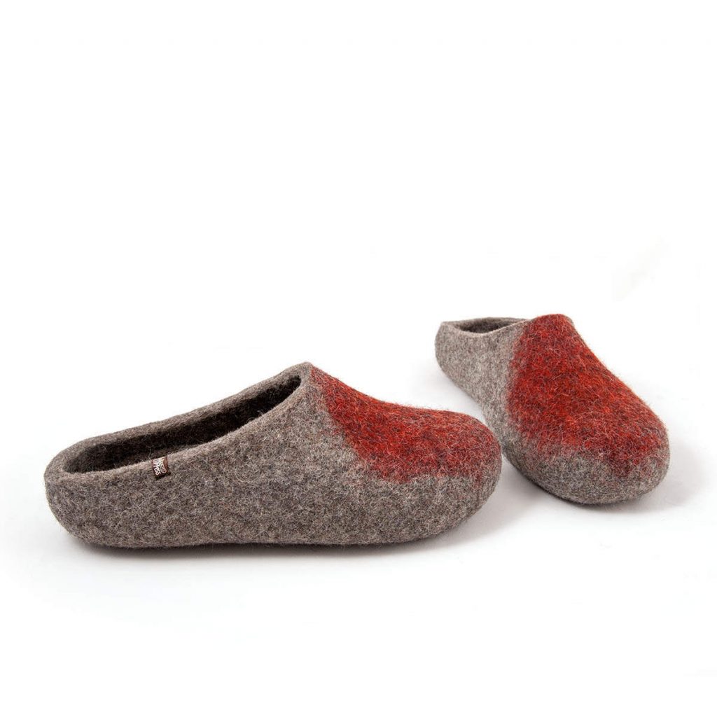 Παντόφλες mule γυναικείες η ανδρικές από μαλλί της Wooppers γκρι με πορτοκαλί
