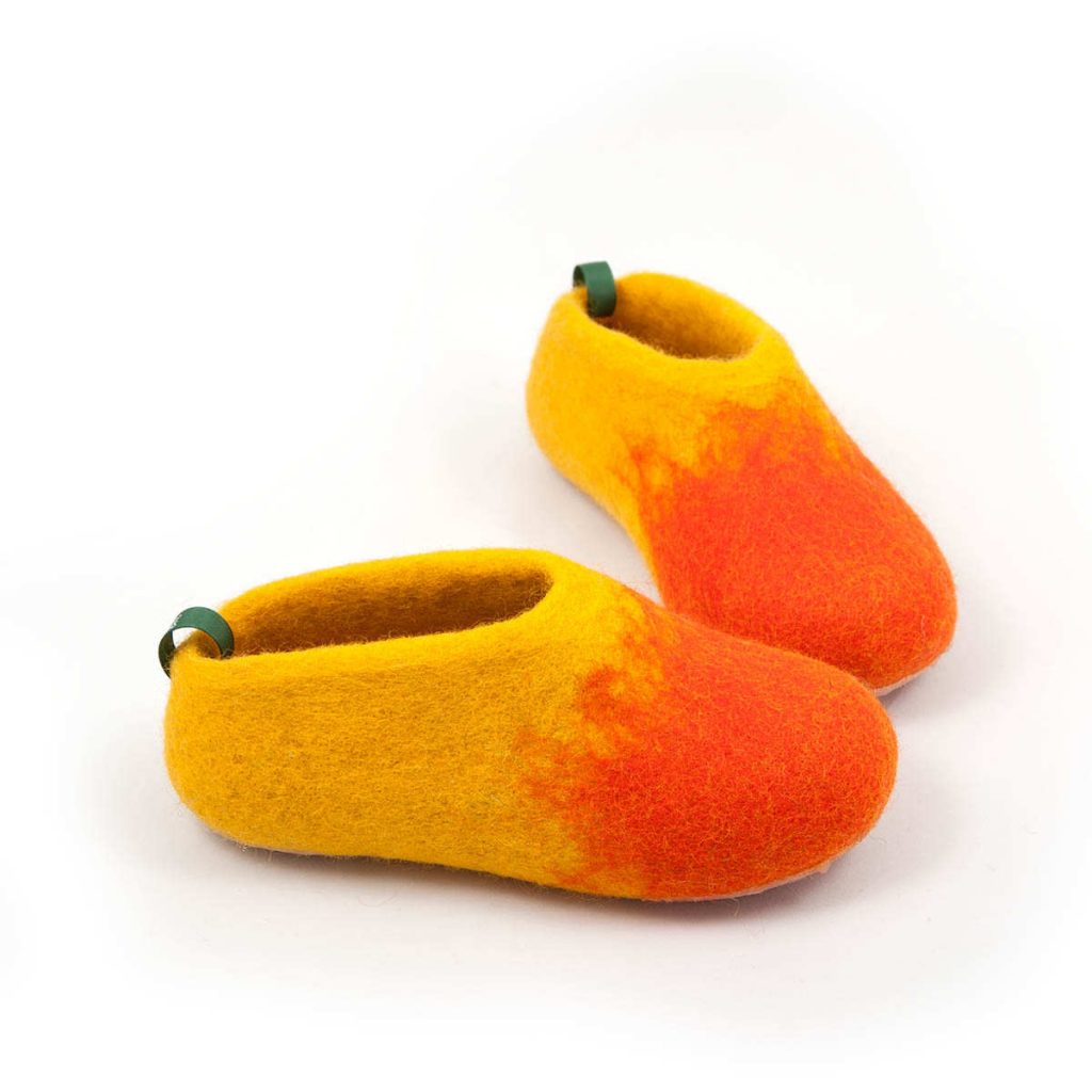 Παντοφλάκια για παιδιά σε κίτρινο και πορτοκαλί από τη συλλογή DUO της Wooppers c