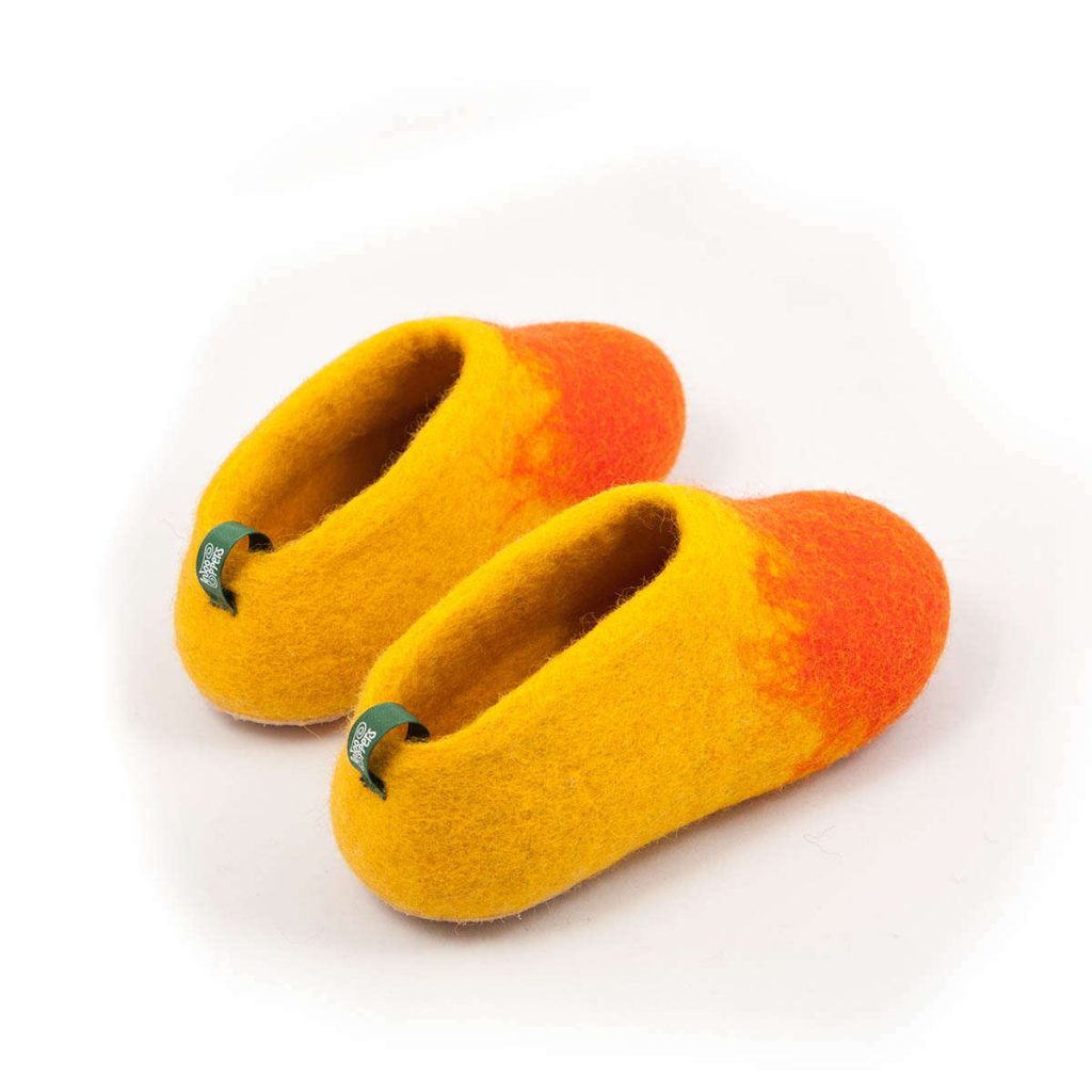 Παντοφλάκια για παιδιά σε κίτρινο και πορτοκαλί από τη συλλογή DUO της Wooppers e