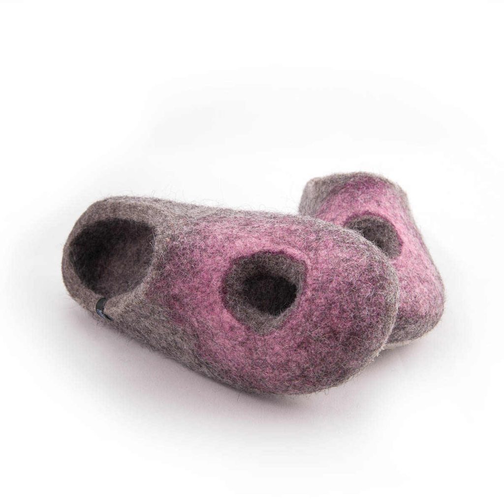 Felt summer slippers grey and pink, "OMICRON" collection by Wooppers -c