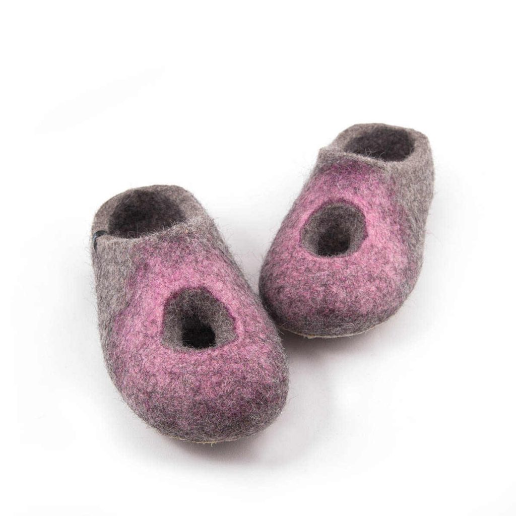 Felt summer slippers grey and pink, "OMICRON" collection by Wooppers -f