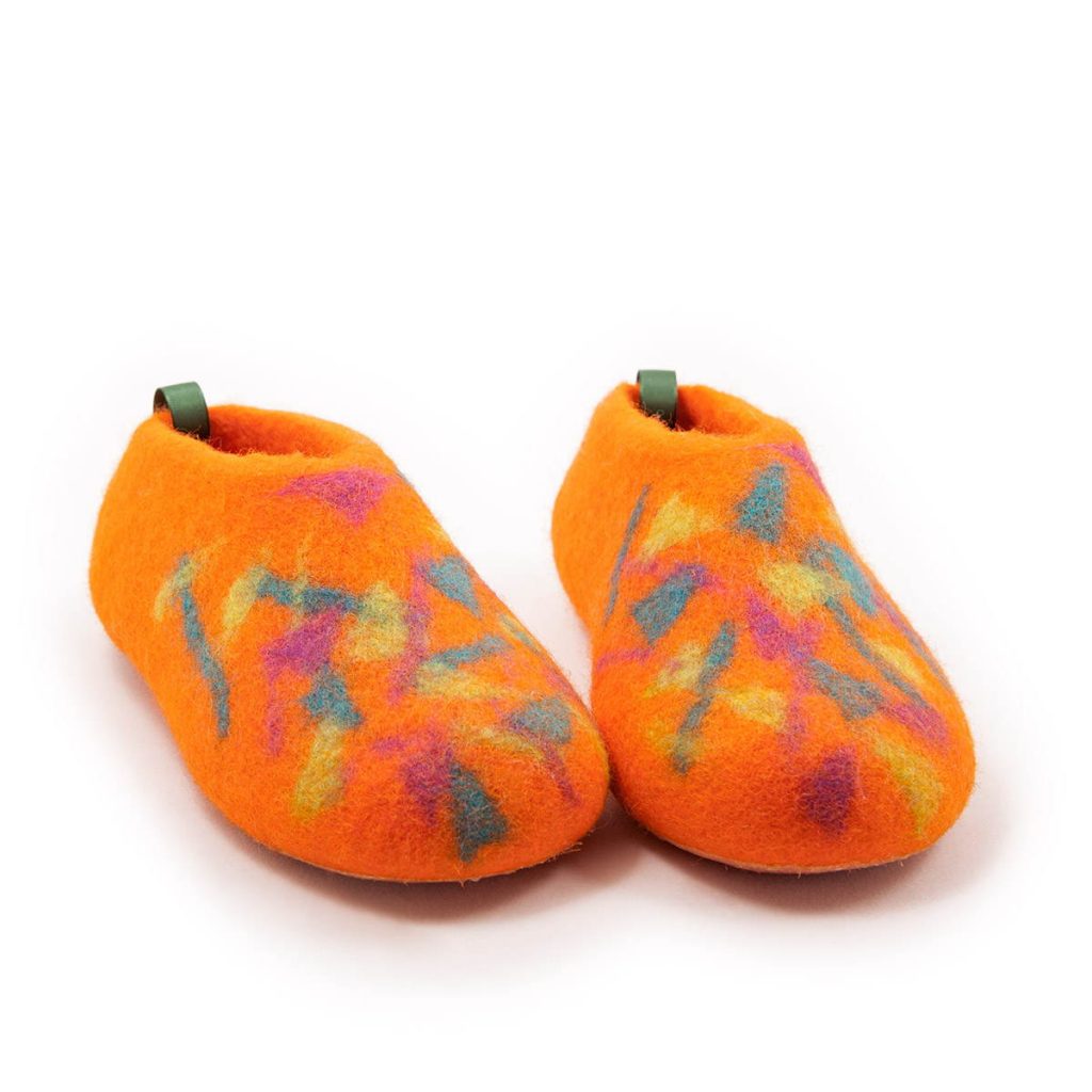 Children's slippers in orange wool with colorful confetti decoration_f