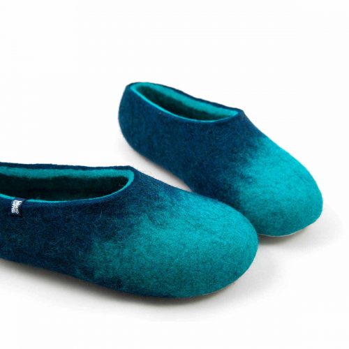 Turquoise blue slippers / AMIGOS collection by Wooppers -detail