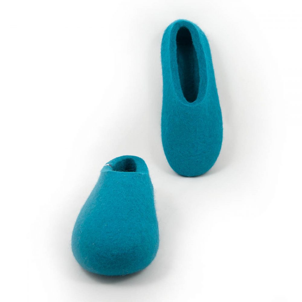 wool slippers in turquoise, shoe shape -f