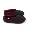 Black wool slippers with dark red on the inside by Wooppers _k