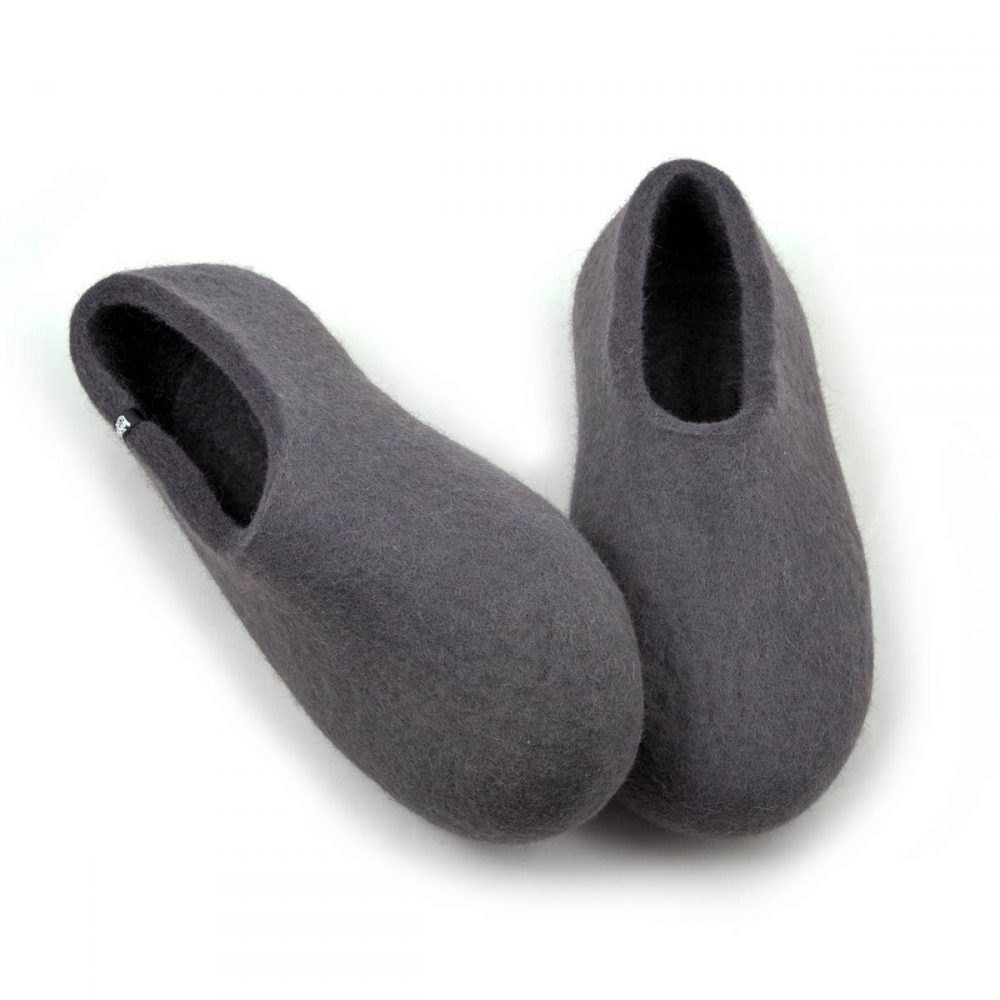 Anthracite grey wool slippers from Wooppers' BASIC collection -g