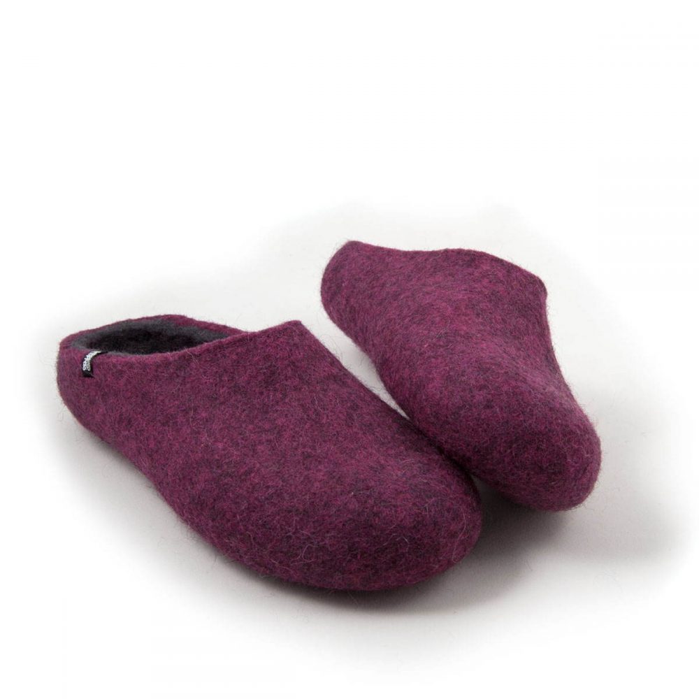 Bedroom slippers in plum and dark grey sheep wool, low at the back by Wooppers -e