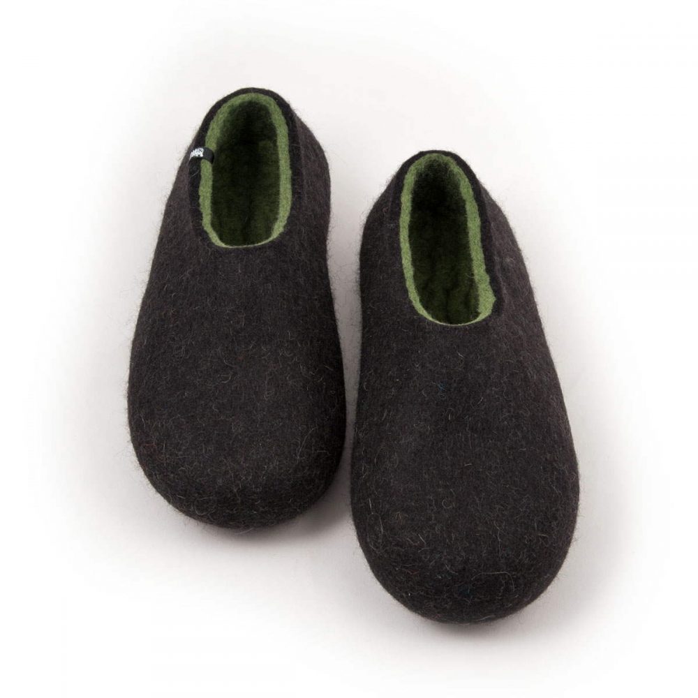 Black mens slippers in wool, olive green on the inside, by Wooppers _d