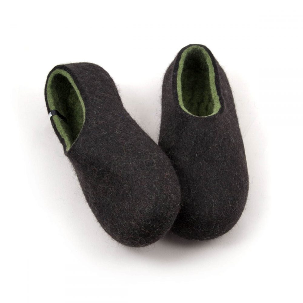 Black mens slippers in wool, olive green on the inside, by Wooppers _f