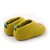 Kids slipper shoes seen sideways at the back. They are made from a continous wool felt fabric in lime color with a fuchsia decorative star at the front part.