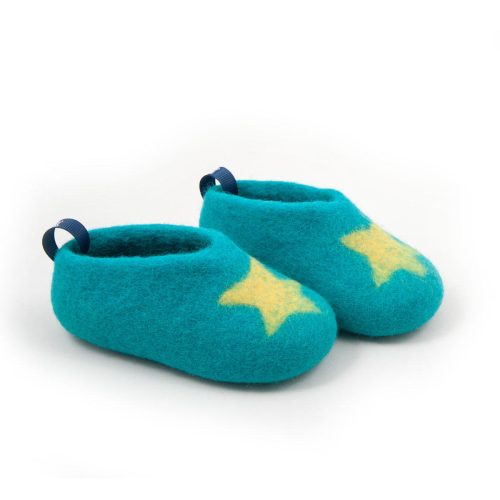 Toddlers slippers to wear at home by Wooppers. A pair pictured in side view in turquoise merino wool with a yellow star in the front part for decoration