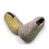 Wool felt slippers for women from the SEASONS collection by Wooppers. They are grey with colors on the outer side of the shoe. The left shoe with green on the side rests on the right one with lime on its side.
