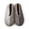 Pure natural wool slippers from the SEASONS collection by wooppers. This is the top view of a pair of wool slippers in grey. The right slipper has white on the right side of the shoe and the left has black on the left side of the shoe.