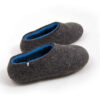 Felted wool house slippers Grey with Blue interior. Seen from the side and back, this pair is clog styled, covering the hill. Felt wool shoes by Wooppers.