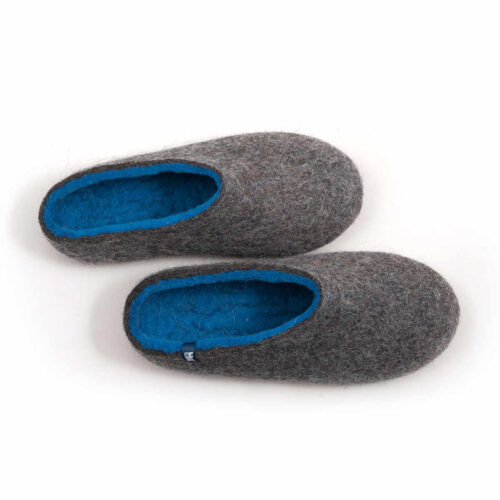 Slip on wool house slippers Grey and blue. A pair of felt wool slippers by Wooppers seen from the top.