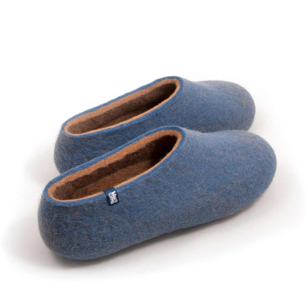 COLORI stone blue beige HIGH -b Wool felt house slippers in Blue and Beige by Wooppers. With a closed back, this pair is seen from the back side.