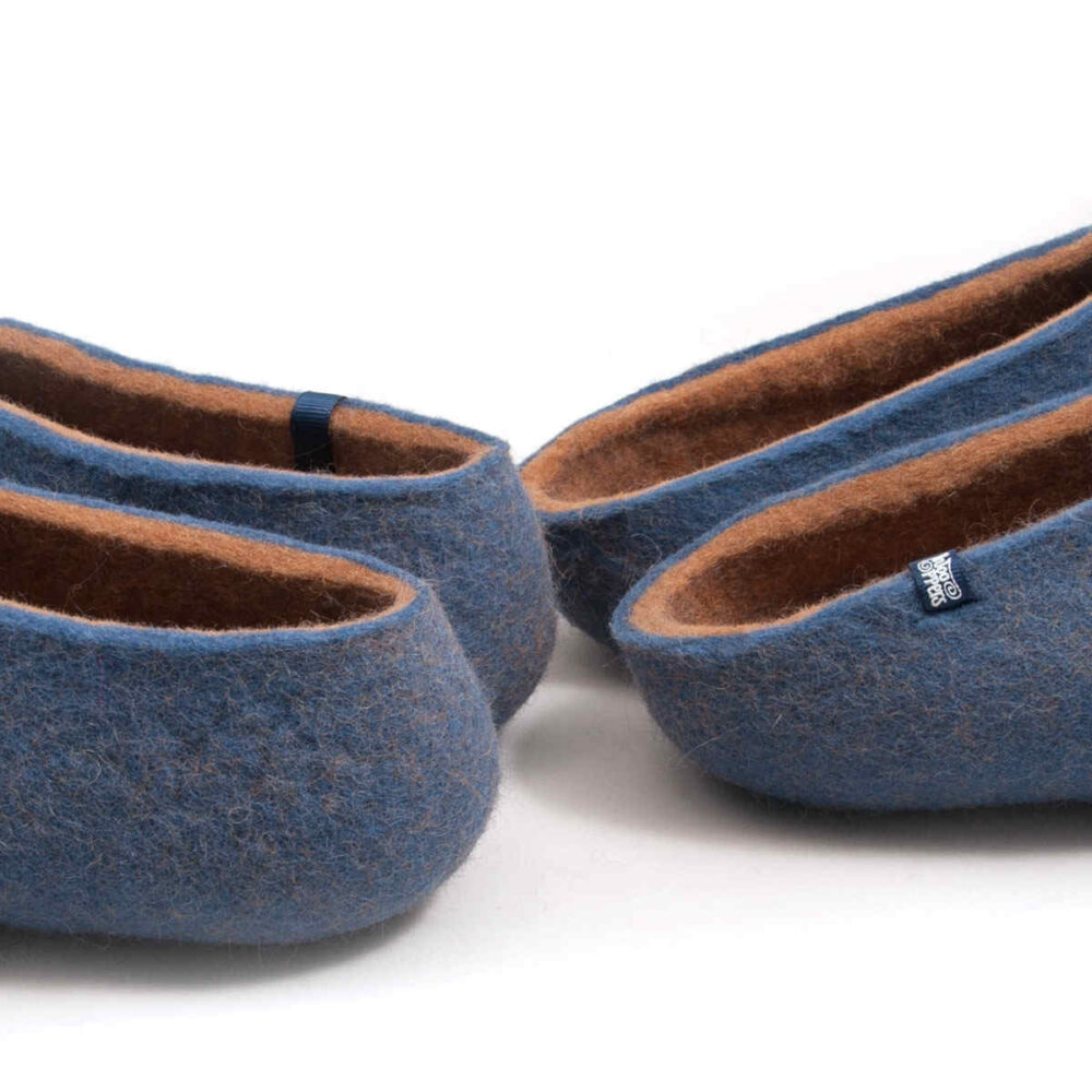 Detail COLORI stone blue beige HIGH and LOW -a Detail showing the back of Blue and Beige wool slippers from the COLORI collection by Wooppers. The detail is from two pairs, one high and one low at the back.