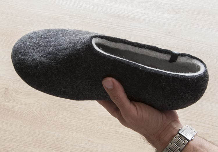 Mens slippers 2025