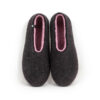 DUAL black pink _a A pair of wool house slippers with pink on the inside. Seen from above.