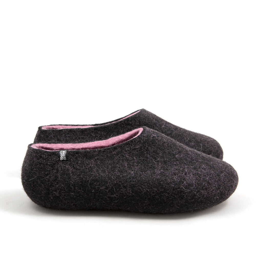 DUAL black pink_bb A pair of wool house slippers with pink on the inside. Side view.