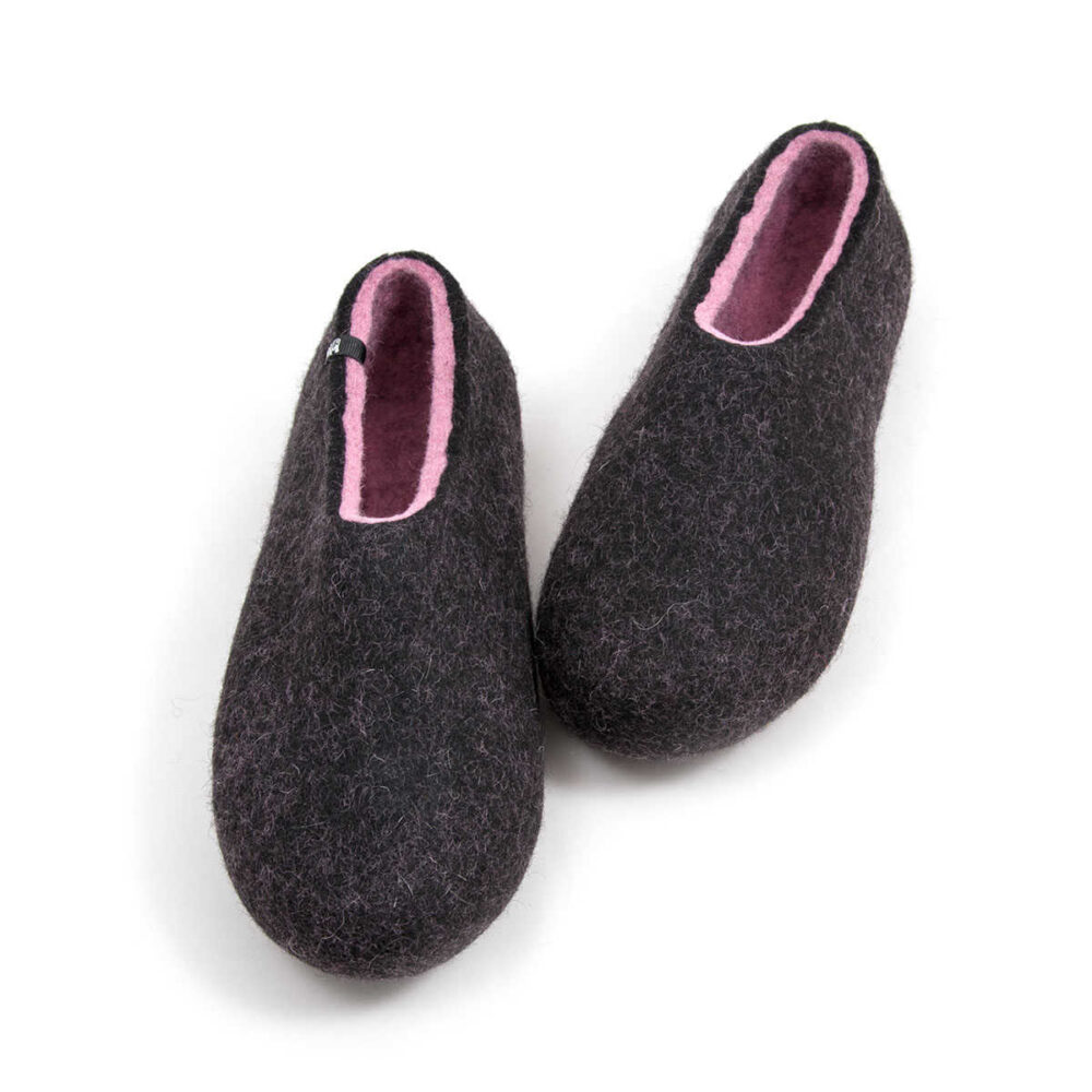 DUAL black pink_d A pair of wool house slipper shoes with pink on the inside. Elevated front view.