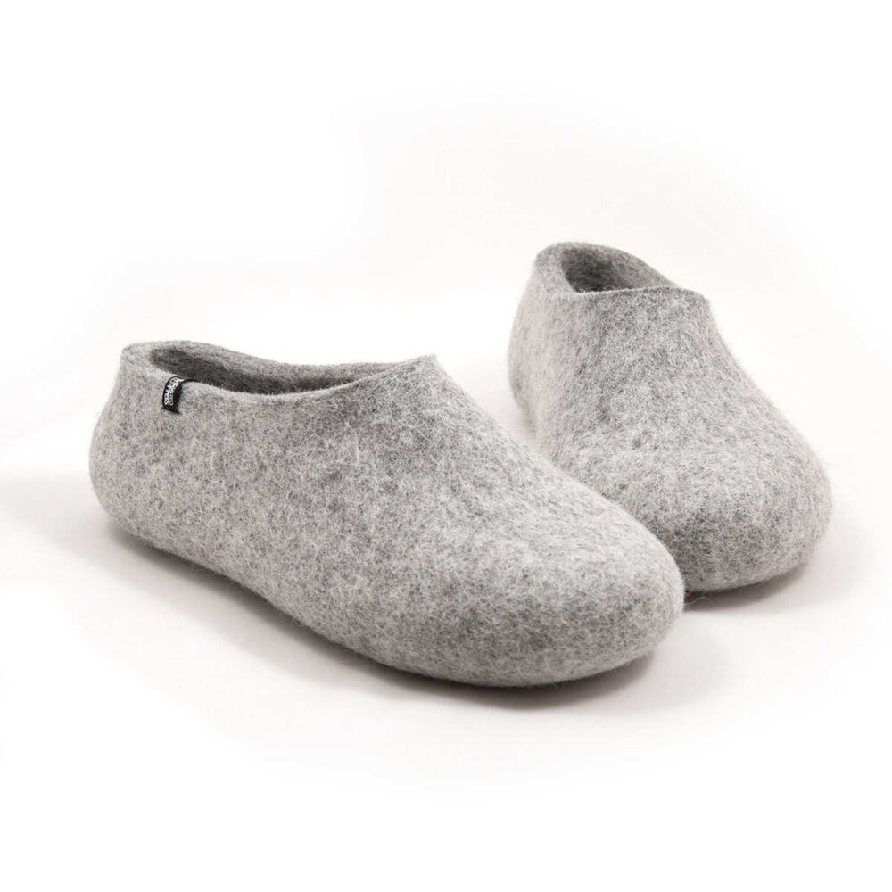 A pair of light mottled grey slippers in felted wool.