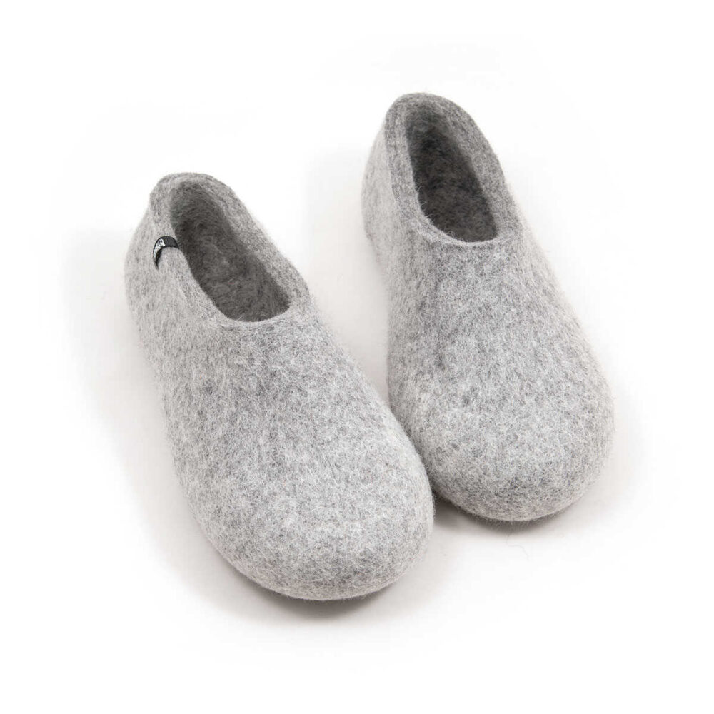A pair of light mottled grey slippers in pure felted wool, closed shape, high on the heel.