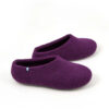 BASIC purple -f A pair of house shoes in purple felted wool, seen from the side.